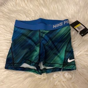 BNWT Nike PRO shorts, small